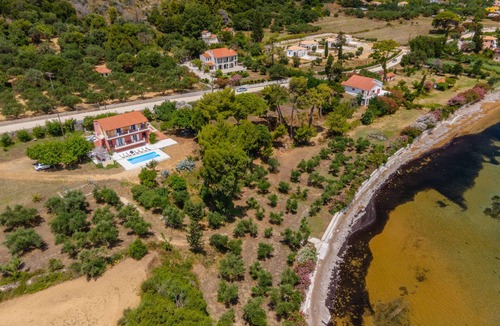 Paliki Villa | Villa with two separate apartments right by the sea with great views