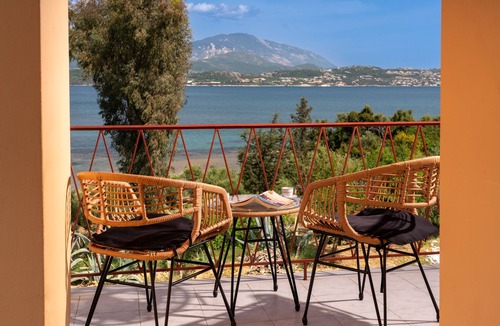Paliki Villa | Villa with two separate apartments right by the sea with great views