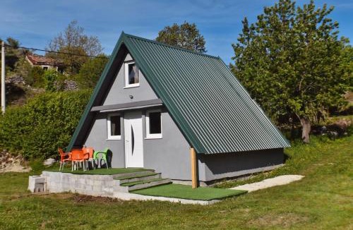 Cetinje Ski Chalet | Villageescape