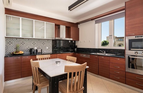Platanias Town Villa | Villas Platanias 3 bedroom villa with a heated pool