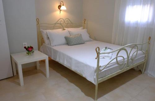 Doxato Apartment | Vintage Garden House