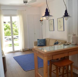 Vouliagmeni Apartment | Vouliagmeni seaside flat