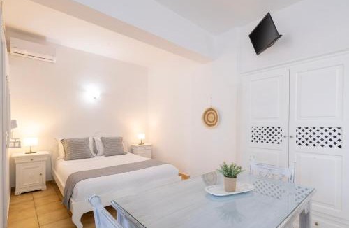 Kamari Apartment | Vrachia Studios & Apartments