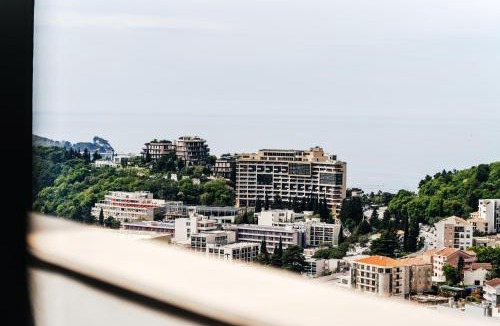 Becici Apartment | Vuelo Sobre by In Property