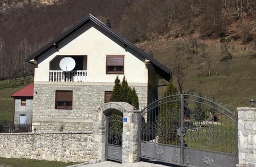 Vusanje House | VUTHAJ
