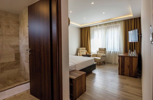 Tomicici House | Waikiki Apartments