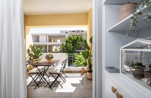 Kos Town Apartment | Warmth & Charm Island Style Apt