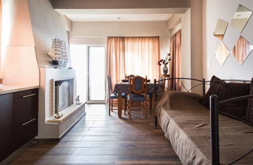 Salamis House | Wavedance Accommodation (Ifestos)