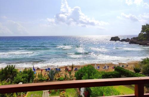 Parelia House | Waves Apartments: Two Beachfront Apartments