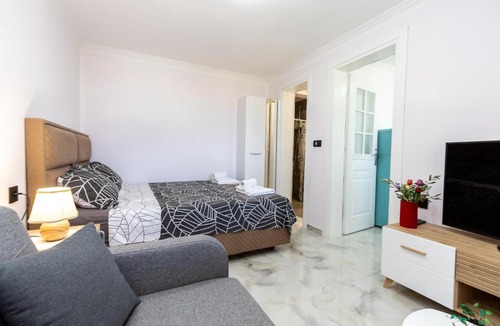 Bar Apartment | Whisper of Olives - 5 Min Drive to the Old Town, Bar