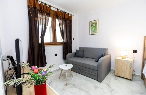 Bar Apartment | Whisper of Olives - 5 Min Drive to the Old Town, Bar