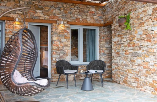 Platis Gialos Bed & Breakfast | White & black Suites - Suite Three
