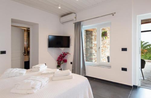 Platis Gialos Bed & Breakfast | White & black Suites - Suite Three
