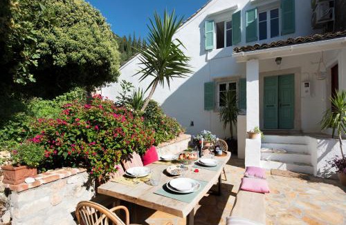 Ano Korakiana House | White Jasmine Cottage