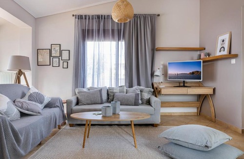 Saronikos Apartment | White Stories Lagonisi Houses