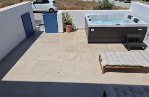 Kamari Apartment | White wave houses