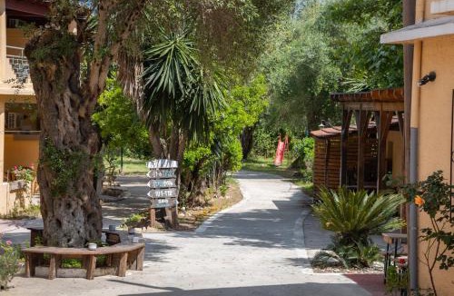 Ipsos Hotel | Wilde Rose Hotel