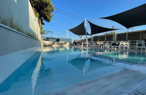 Ipsos Apartment | Windrose Apartments - Shared Pool