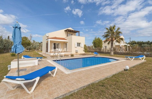Kolymbia Villa | Within walking distance to resturants & shops