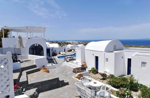 Finikia Apartment | Wonderful 1BR Suite Near Oia Naval Museum