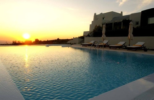 Akrotiri Villa | Wonderful Santorini Villa | 5 En-Suite Bedrooms | Villa Elysium | Heated Pool