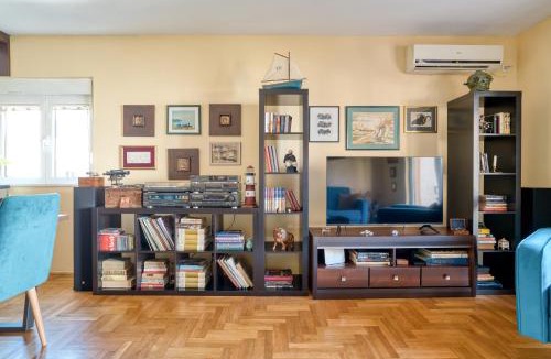 Skaljari Apartment | World Traveler Nest