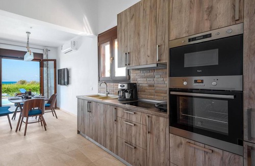 Kamiros House | Wunderschöne Steinvilla Attalos by Interhome