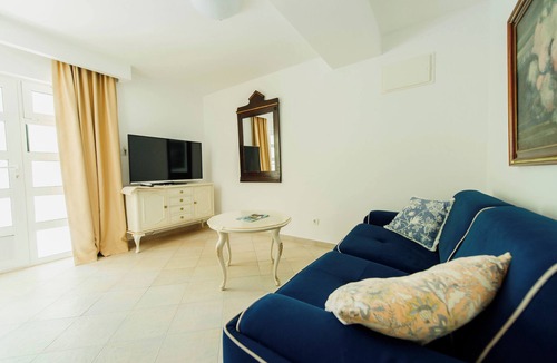 Babin do Apartment | Yellow 1-bedroom apartment with AC in vibrant Budva