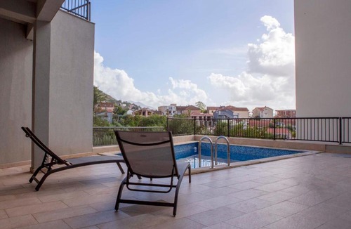 Tomicici Apartment | Yellow Studio Retreat Tivat