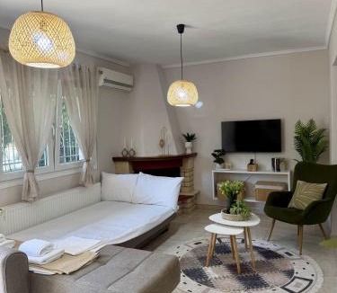 Oraiokastro Apartment | Yellow Tulip Apartment, Cozy Village Stay near Thessaloniki