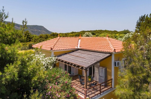 Samos Town House | "Yellow Villa" by Interhome