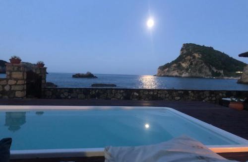 Lakones Villa | Yiannis Seafront Villa Paleokastritsa