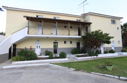 Troulos Apartment | Yiannis Studios