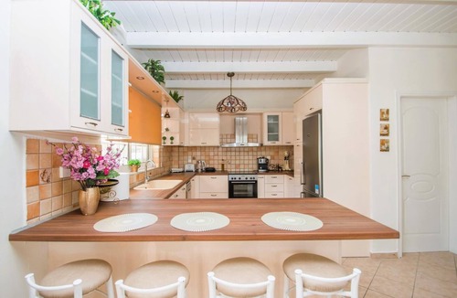 Laganas Villa | Zante Sunny Villa I – Free Heated Pool, Jacuzzi & Fitness Corner. Pets Welcome!
