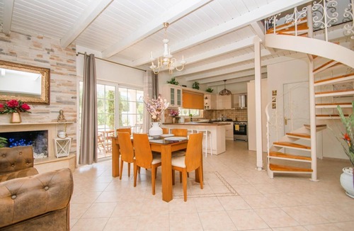 Laganas Villa | Zante Sunny Villa I – Free Heated Pool, Jacuzzi & Fitness Corner. Pets Welcome!