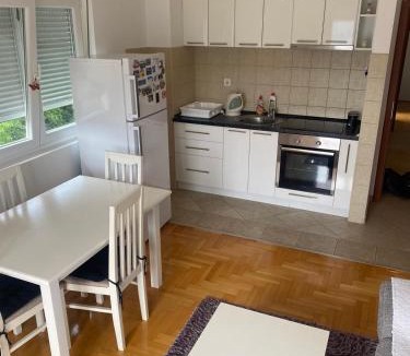 Topla Apartment | Zara Apartman