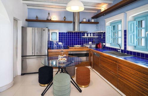 Kamari Villa | Zephyros Luxury Suite by Fantasia Villas