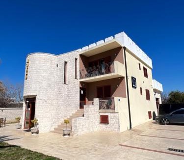 Mahala Hostel | Zeta Lux