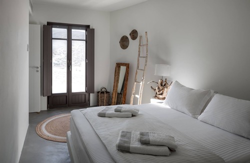 Alopronia Hotel | Zetine Suites Sikinos