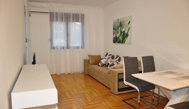 1-bedroom apartment with a seaview "Podmaine 65"