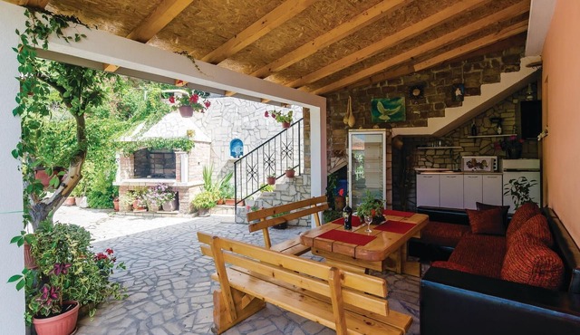 1 bedroom nice home in Herceg Novi