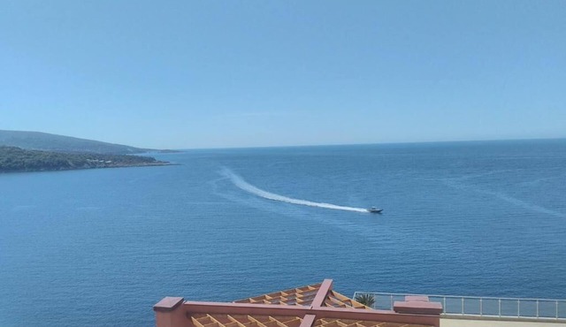 1 bedroom with a sea view, swimming pool and AC