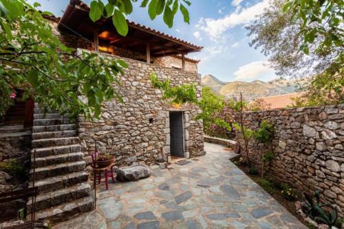 19th Century Stone Villa, Serence Garden! - Athina's Villa Mani