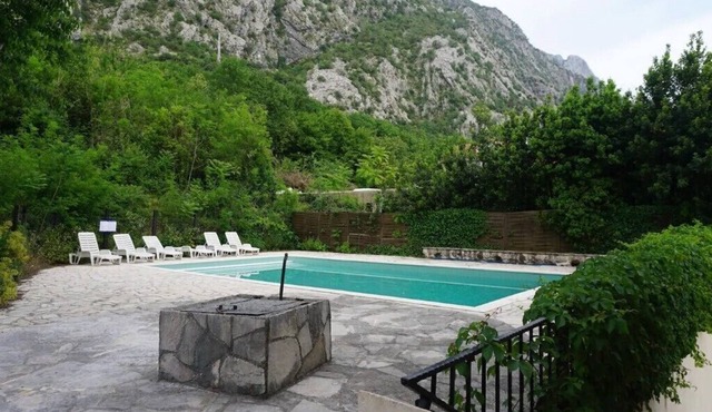 1bd apartment in beautiful stone house in Dobrota No. 3