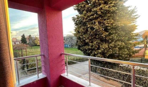 1bd Ilino Sunny Apt w Balcony "Edita"