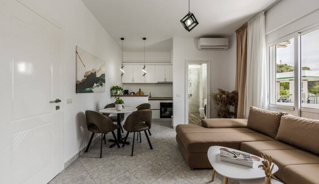 1BR Apartment with Tree Views | Golem by PikHost