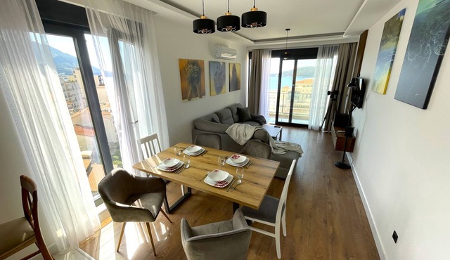 2-bedroom, 2-bathroom apartment IVIL in delightful Bečići with swimming pool, AC