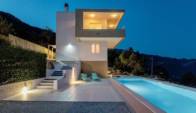 2 bedroom accommodation in Herceg Novi
