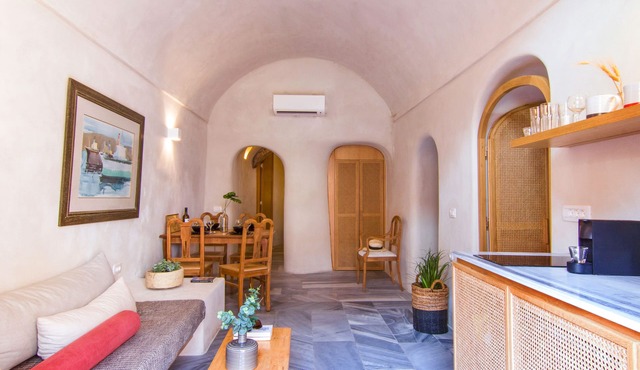 2 Bedroom Cave Suite in Ammoudi Bay