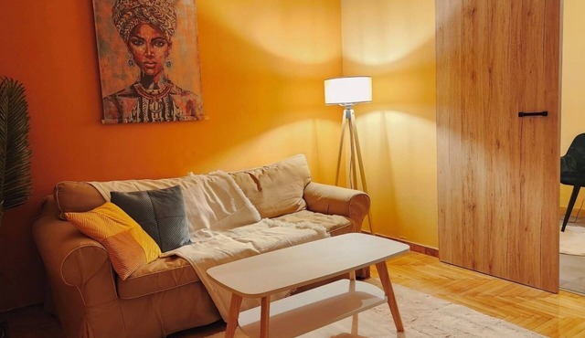 2-bedroom designers apartment, recently renovated in Athina